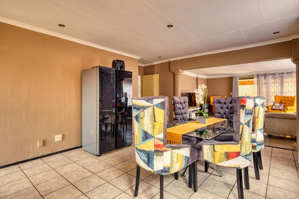 Wie kann man ein Haus-Schwimmbad stilvoll integrieren?